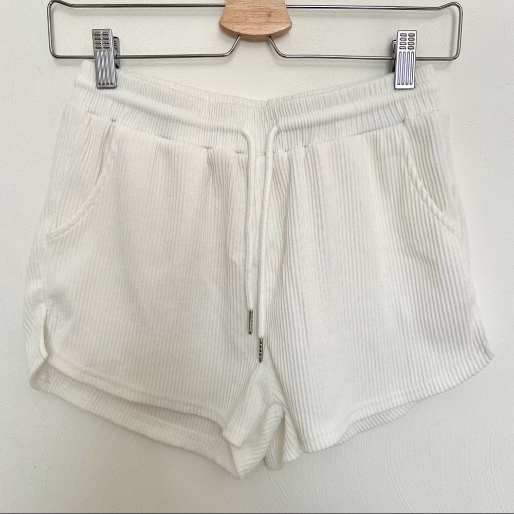 Ribbed White Drawstring Shorts with Pockets Size S